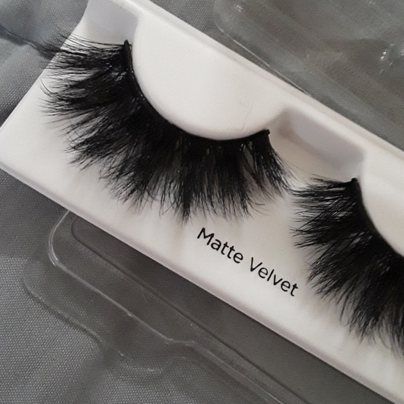 Thick Handmade Mink Lashes - Picture 2 of 2